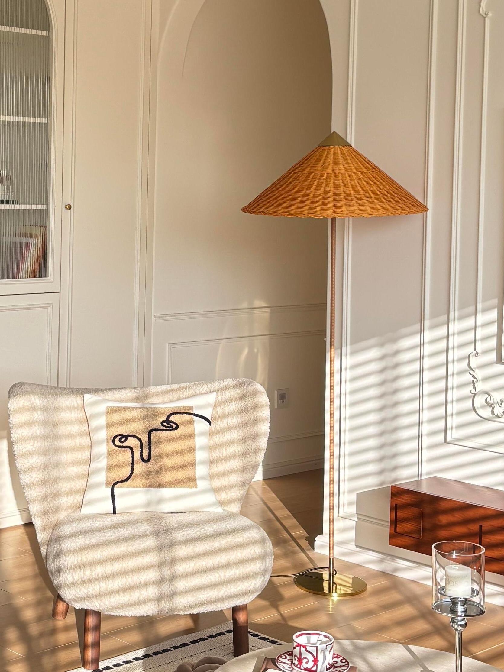 9602 Floor Lamp