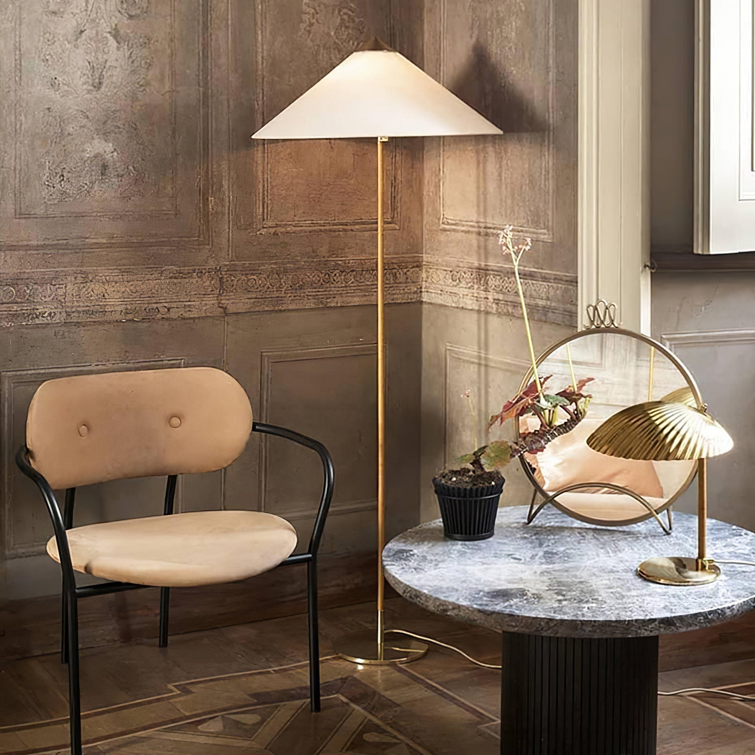 9602 Floor Lamp
