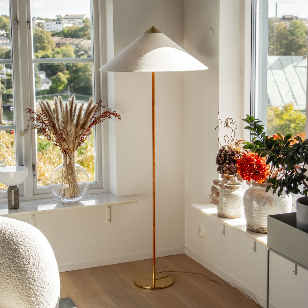 9602 Floor Lamp