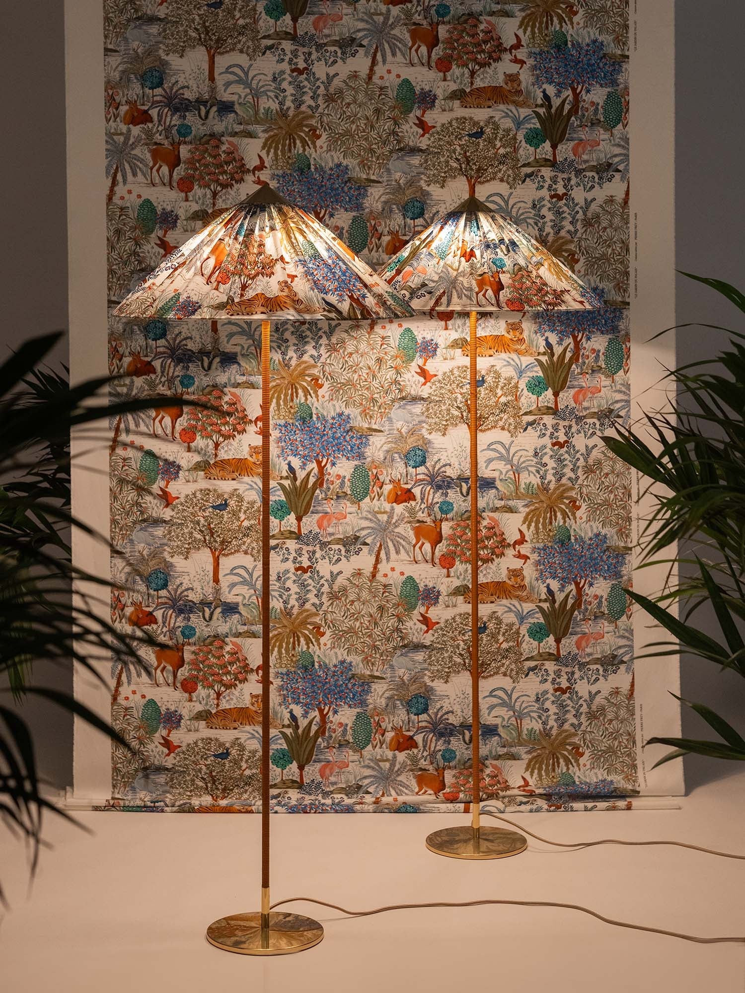 9602 Floor Lamp