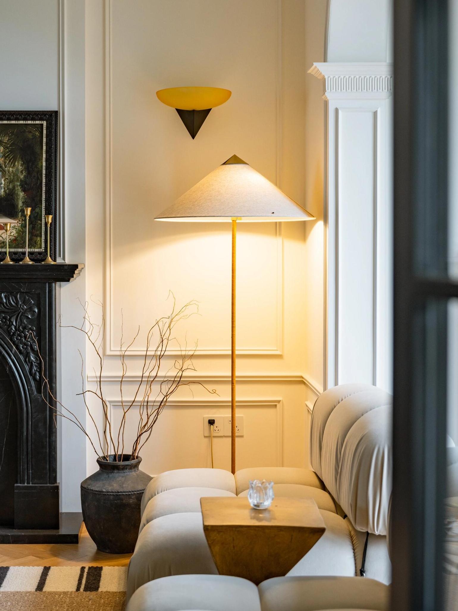 9602 Floor Lamp