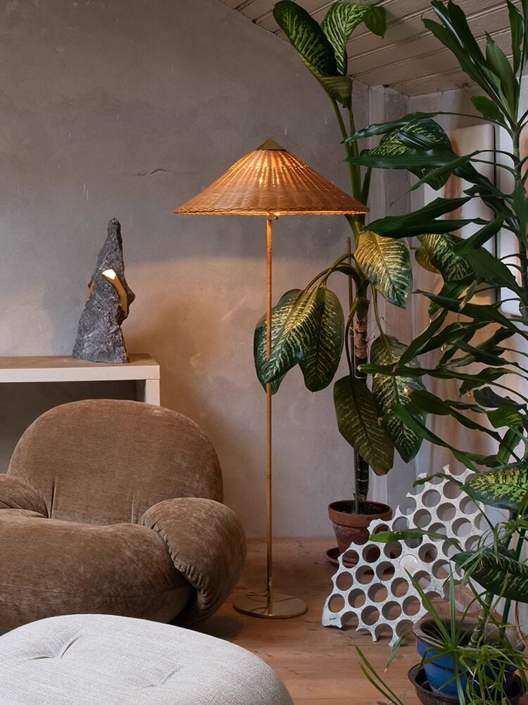 9602 Floor Lamp