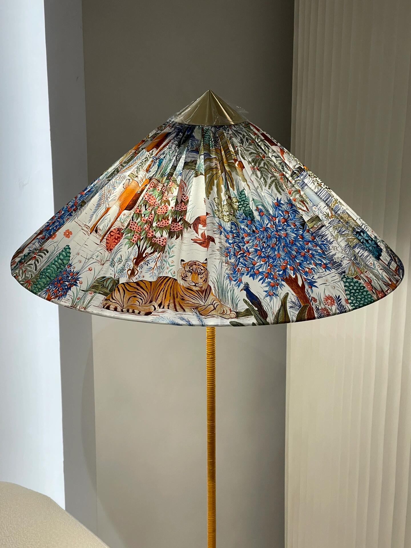 9602 Floor Lamp