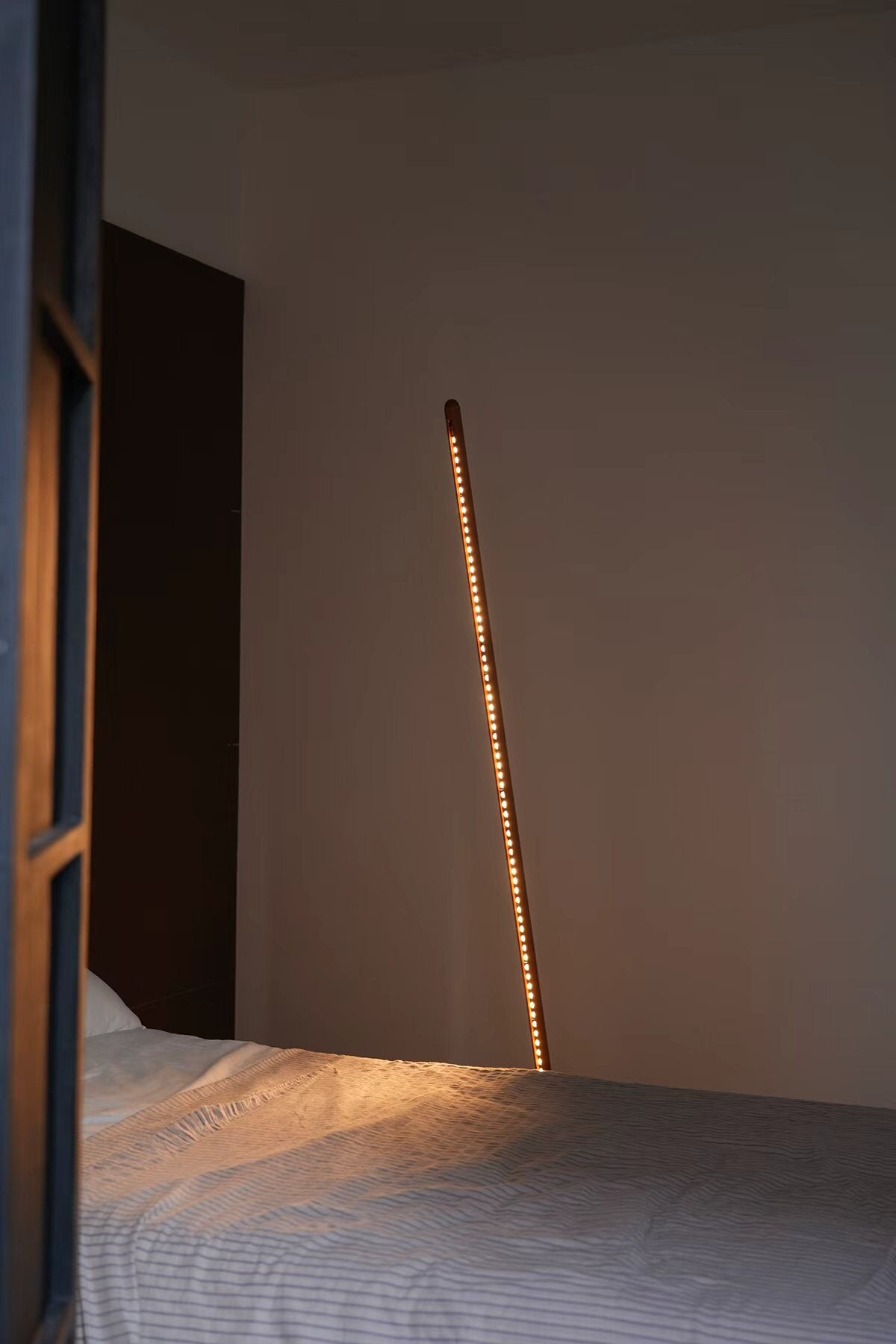 Avenor Inclined Linear Floor Lamp