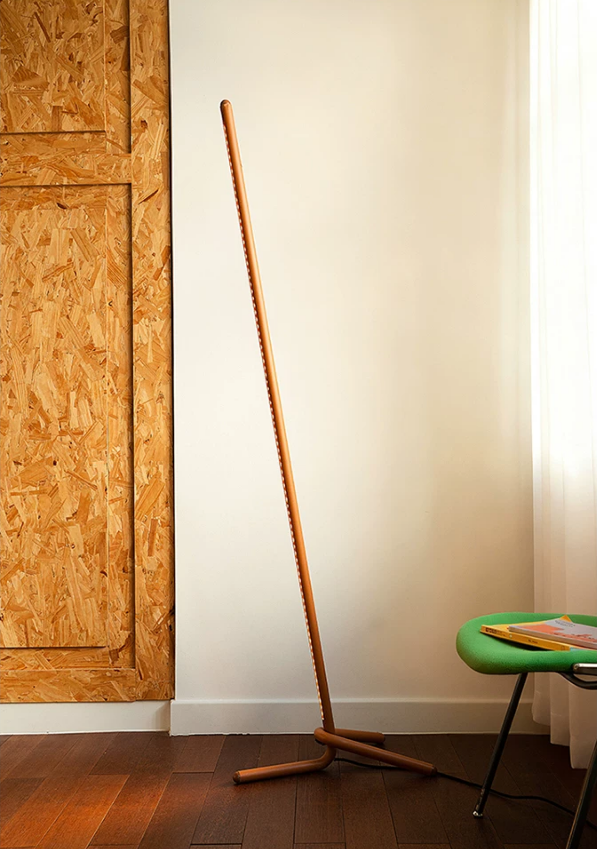 Avenor Inclined Linear Floor Lamp