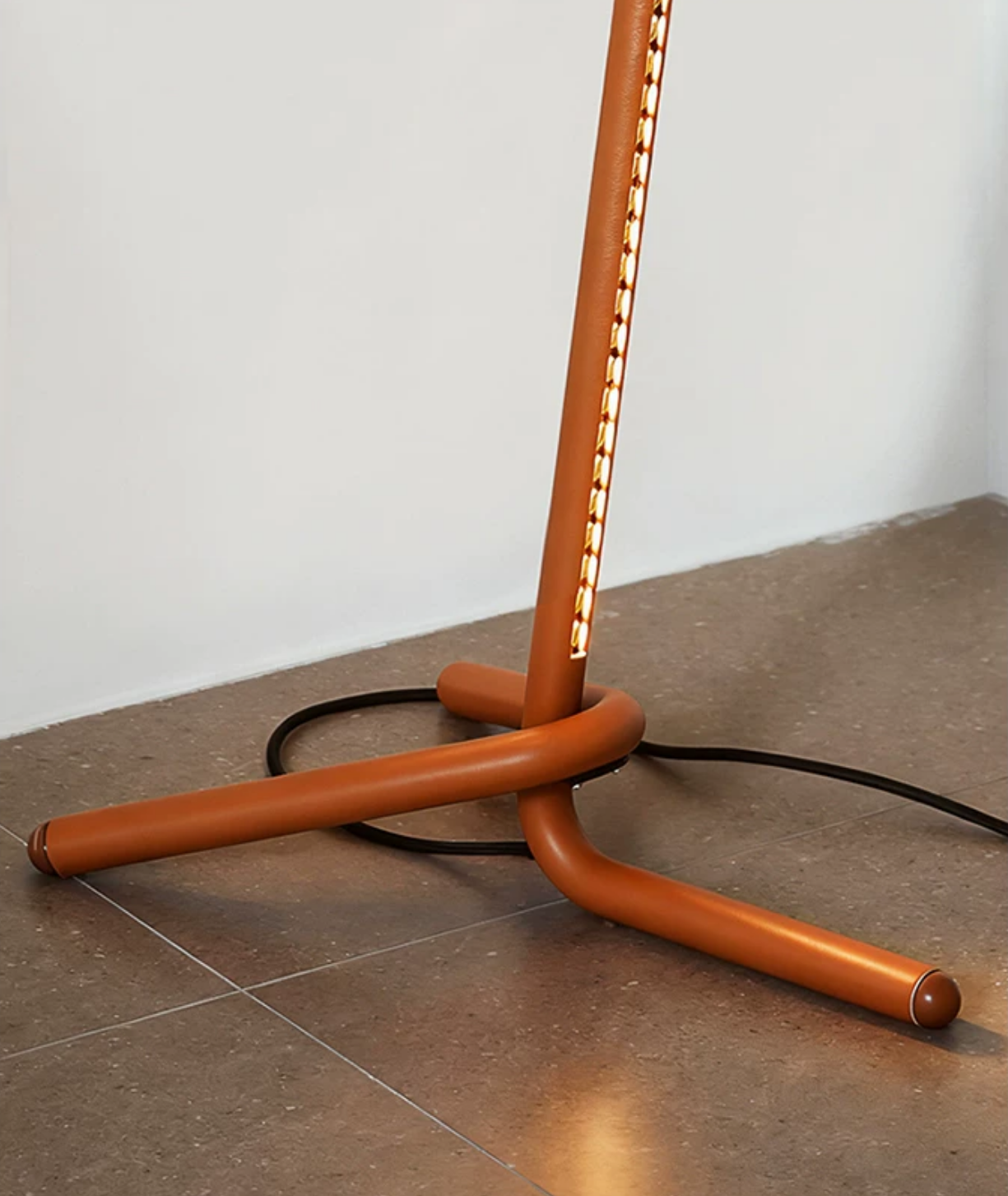 Avenor Inclined Linear Floor Lamp