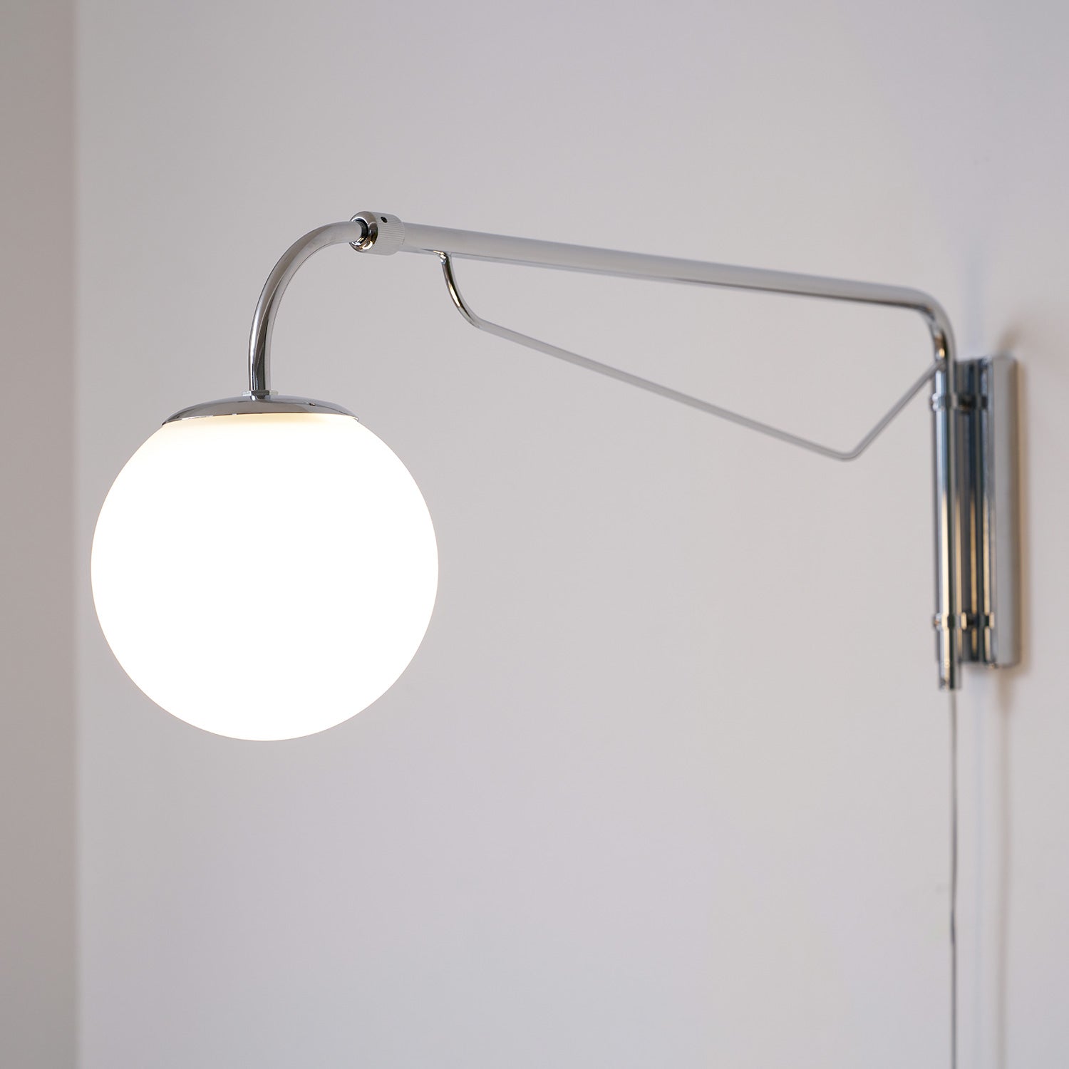 Averyn Telescopic Wall Lamp