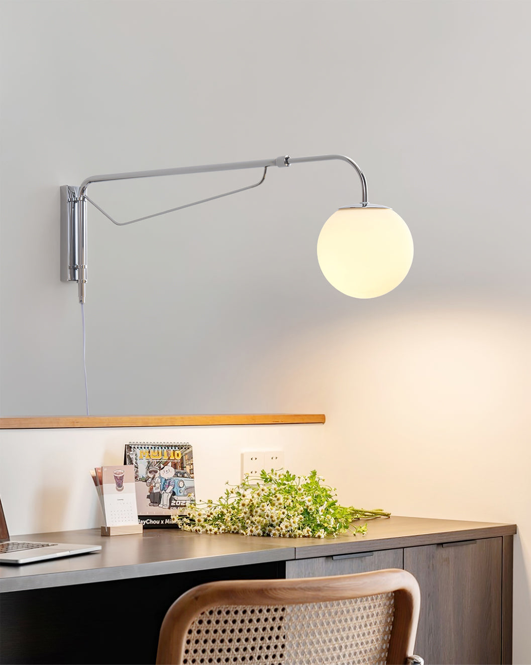 Averyn Telescopic Wall Lamp