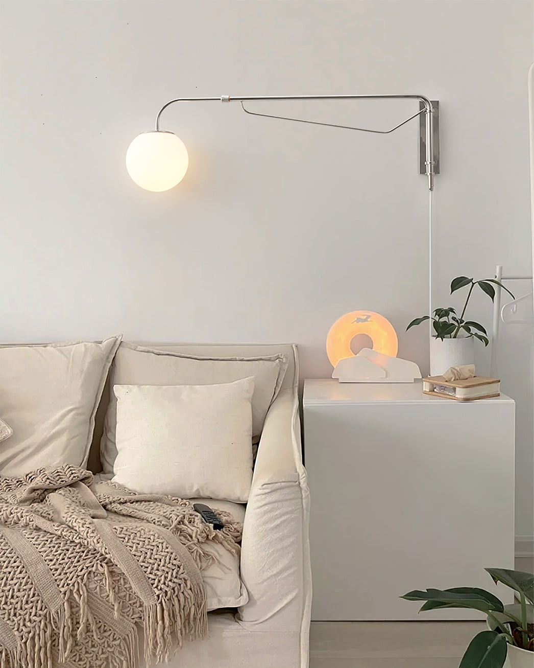 Averyn Telescopic Wall Lamp