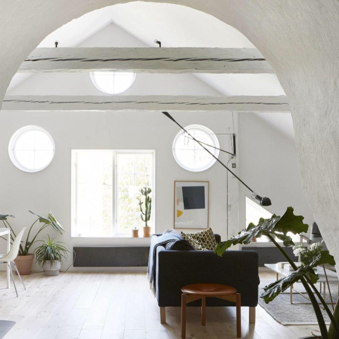 Long Arm Plug-In Wall Lamp