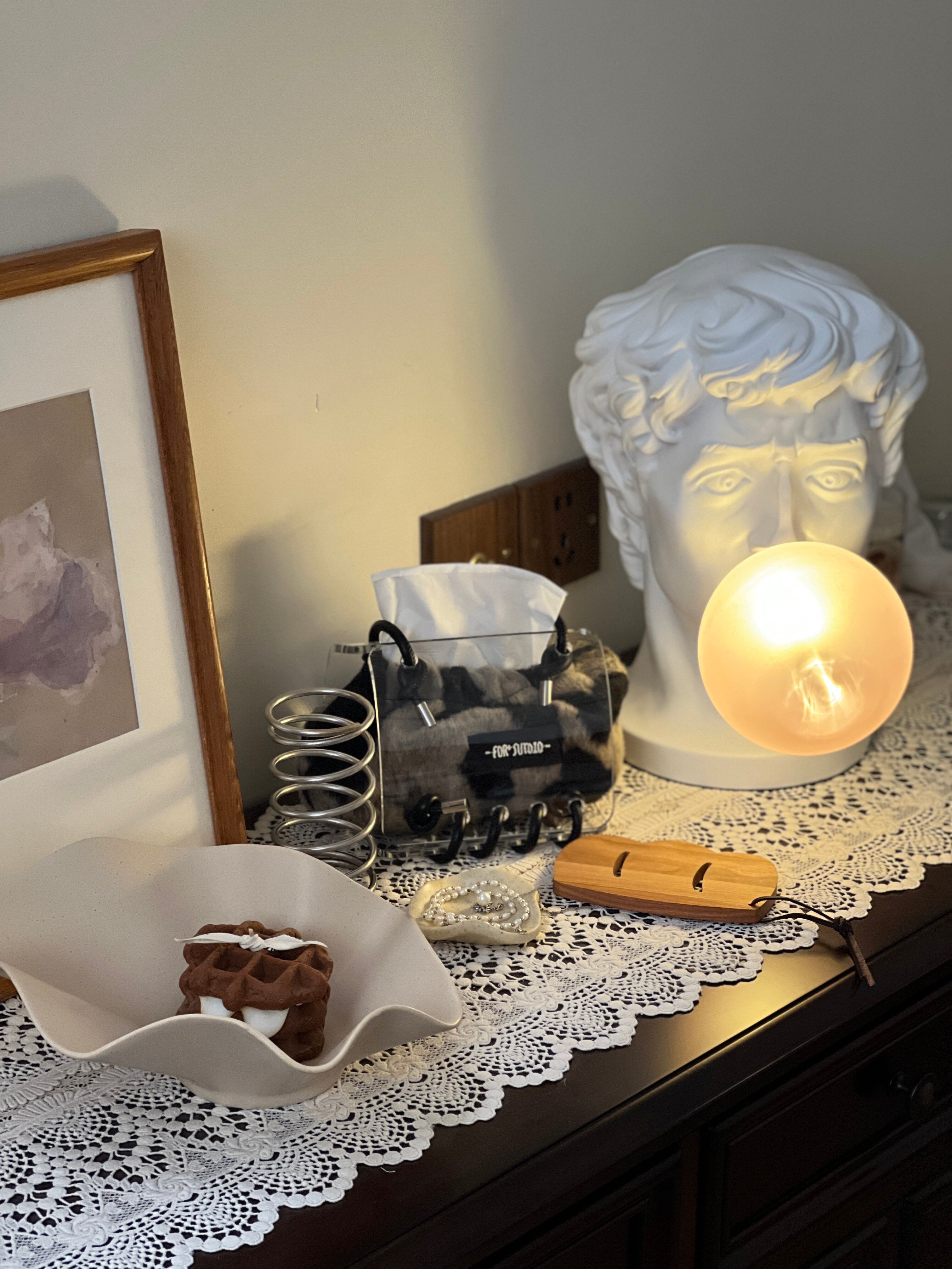 Mira Portrait Table Lamp