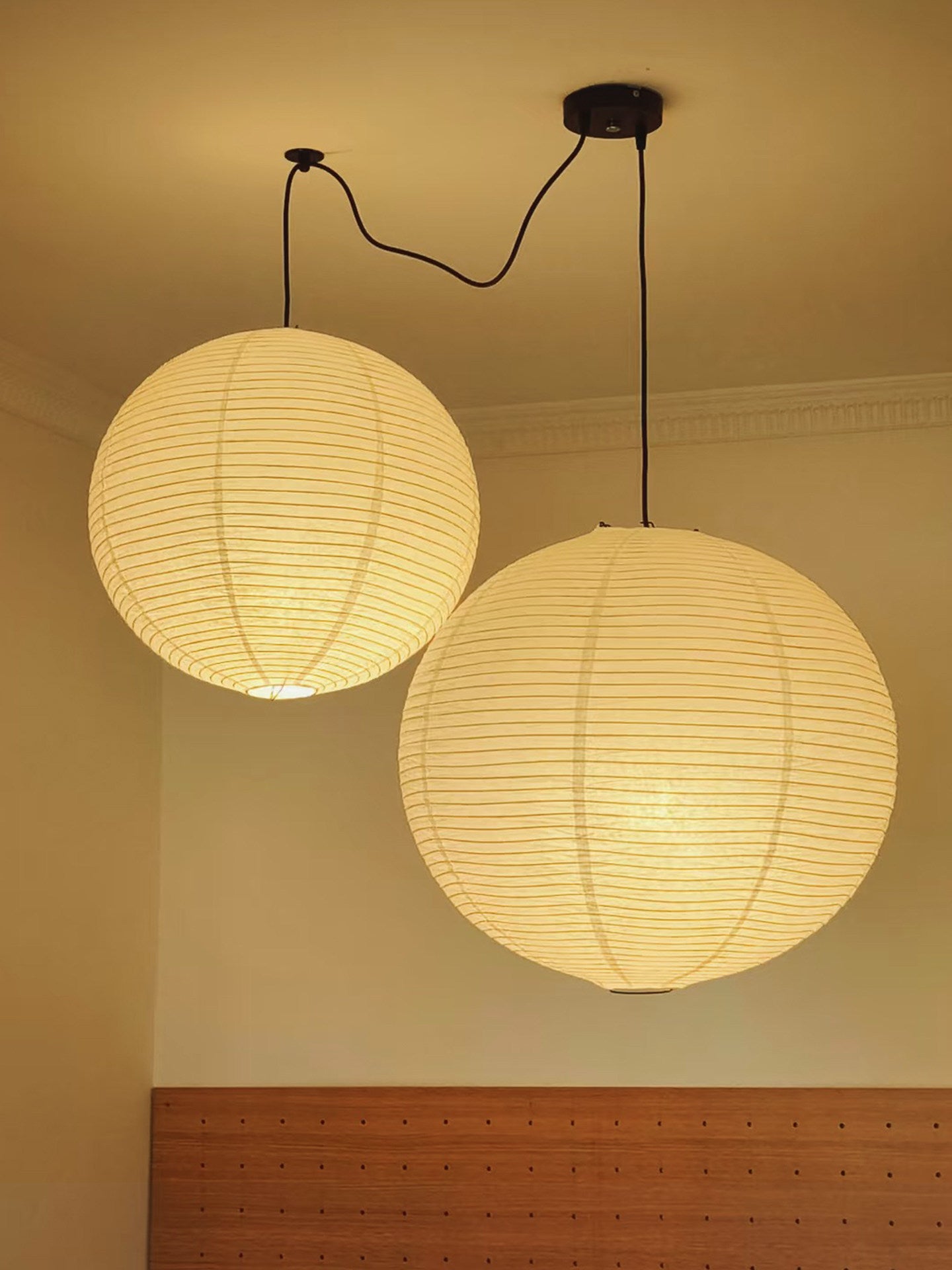 Suspension globe en papier Nuvora