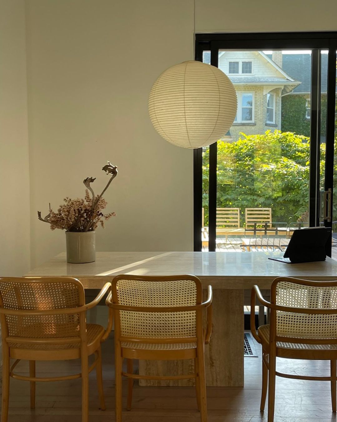 Suspension globe en papier Nuvora