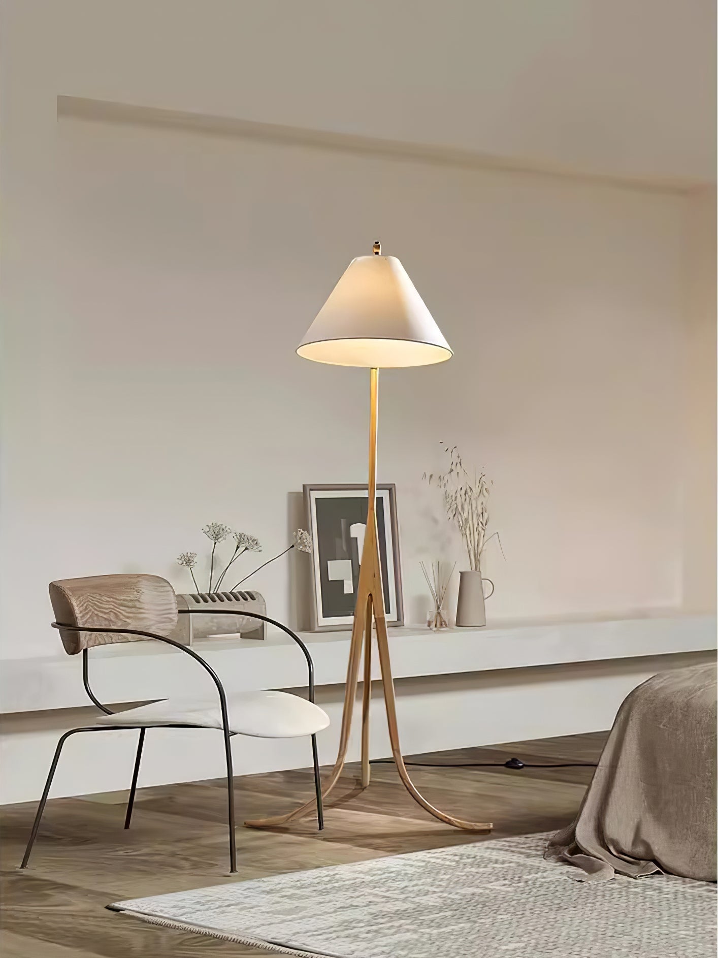 Orellis Curved Wood Floor Lamp