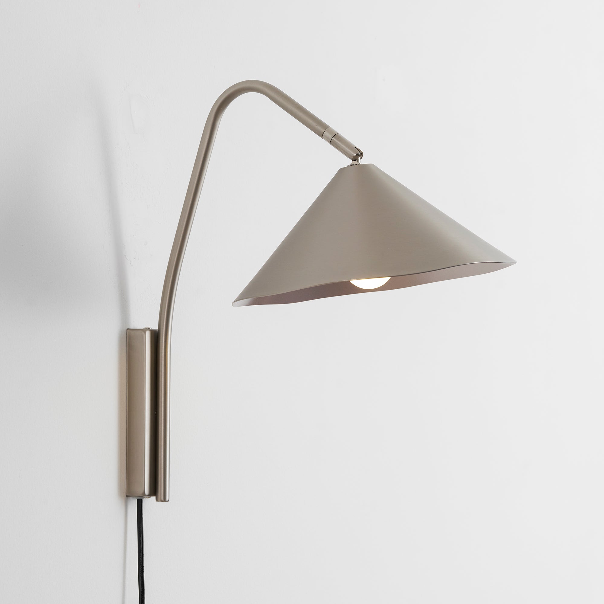 Veyra Scalloped Plug-In Wall Light