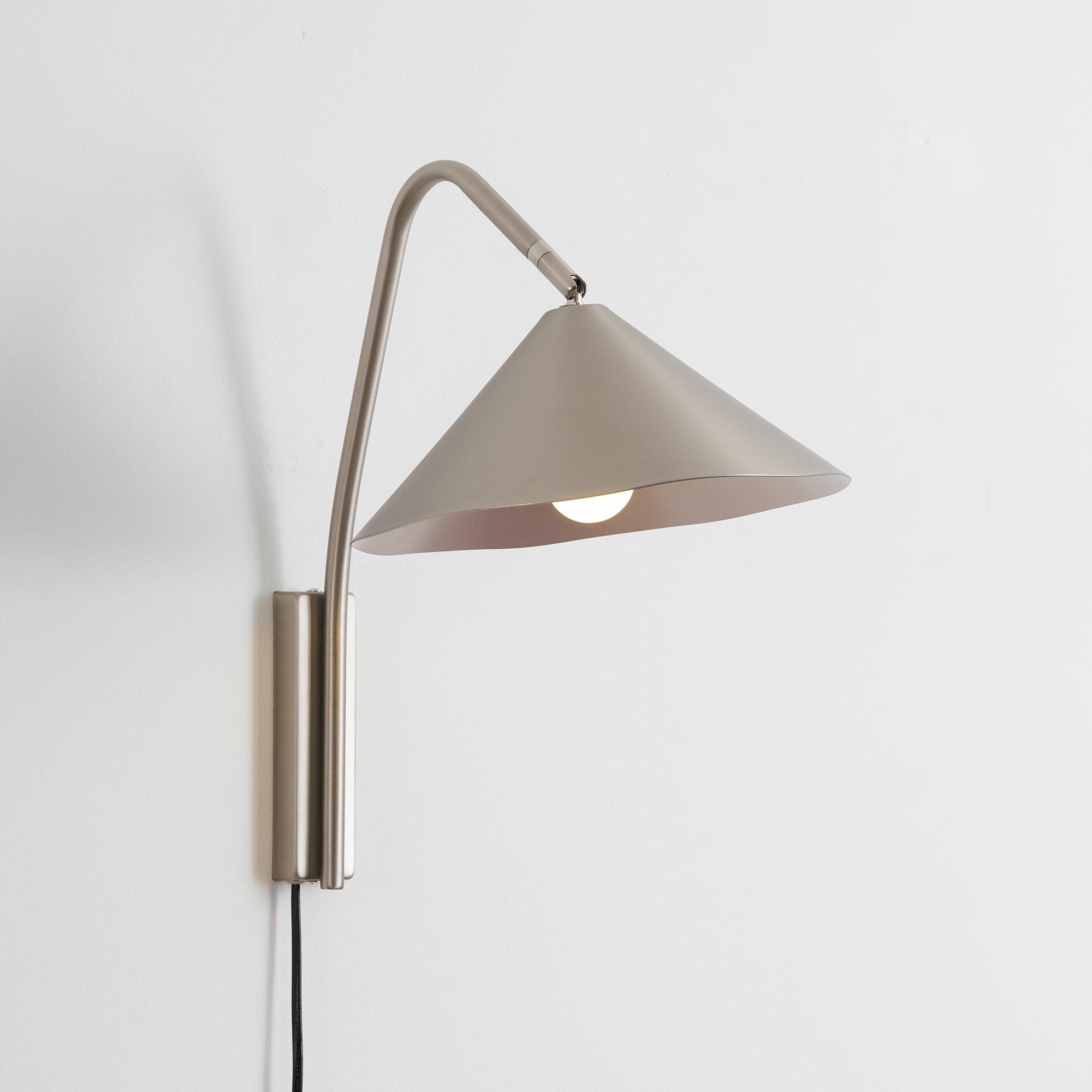 Veyra Scalloped Plug-In Wall Light