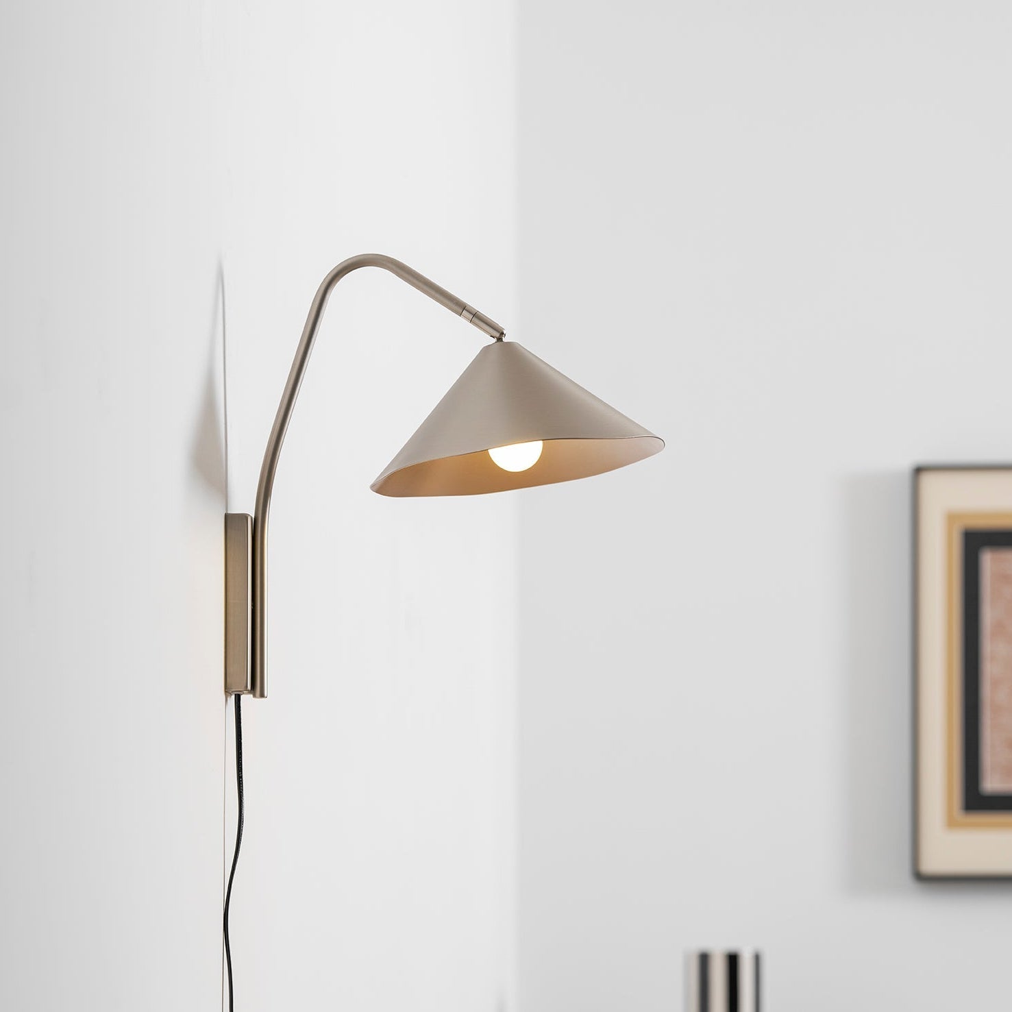 Veyra Scalloped Plug-In Wall Light