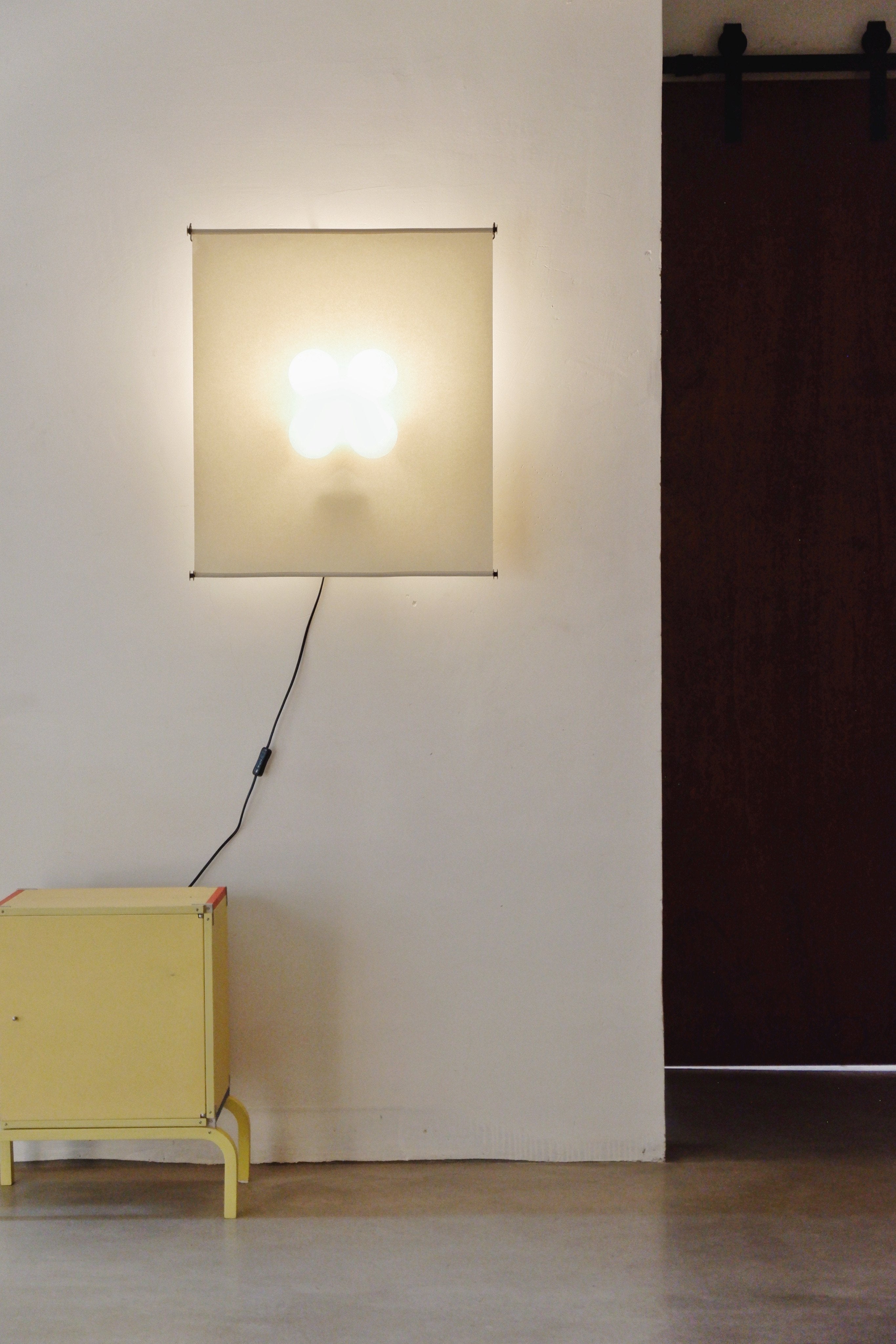Yukishiro Washi Paper Wall Lamp