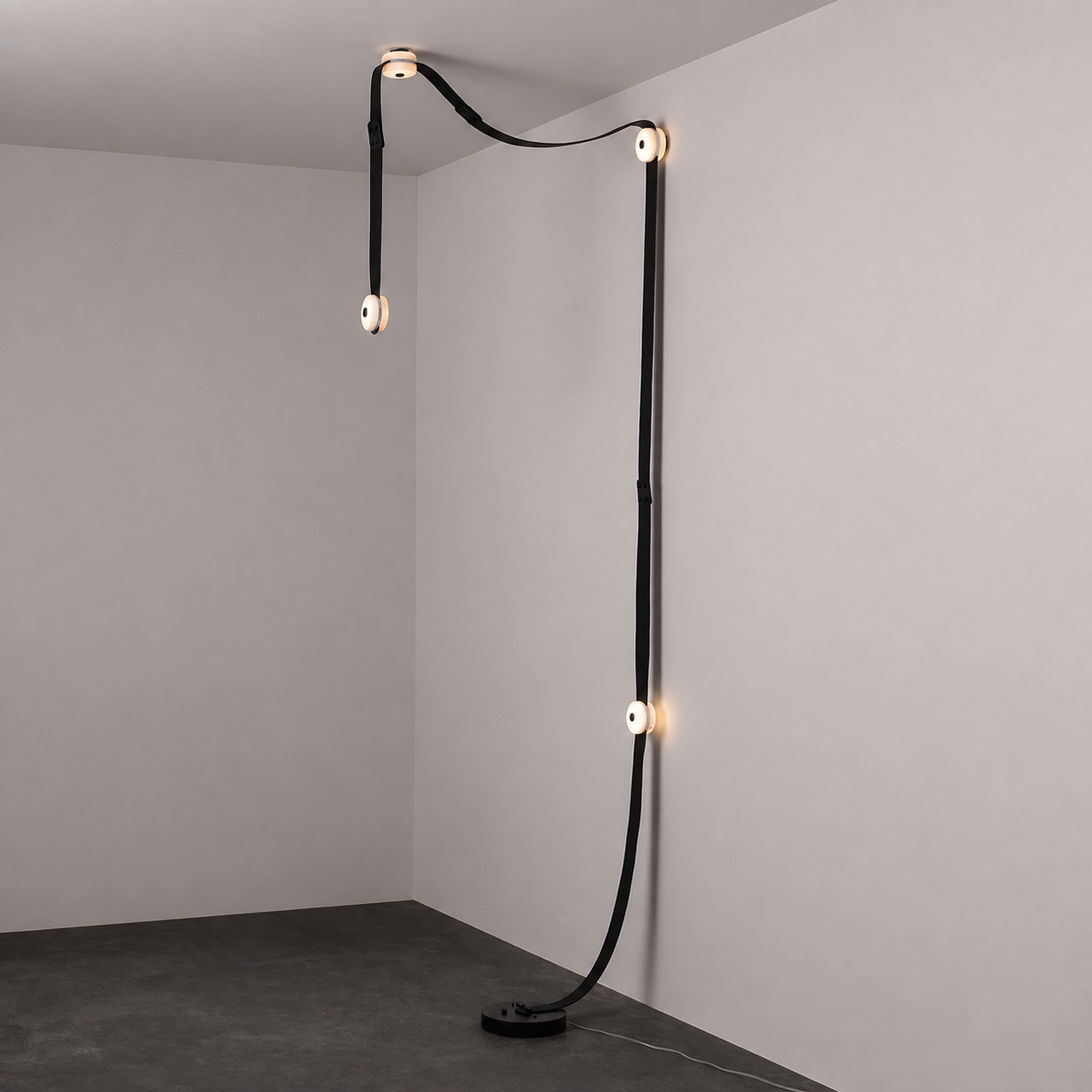 Snaps LED Floor-to-Ceiling Lamp